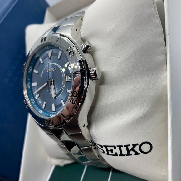Seiko Kinetic Brand New with tags box papers - Picture 2 of 4